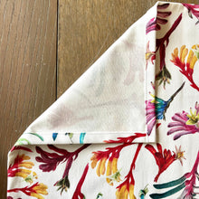 Load image into Gallery viewer, Australian Kangaroo Paw Table Runner Silken Twine Table Runner